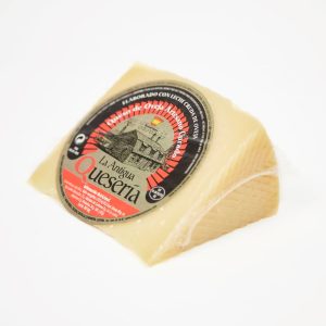 WEDGE OF ARTISAN CURED SHEEP CHEESE FROM LA ANTIGUA QUESERÍA 250g